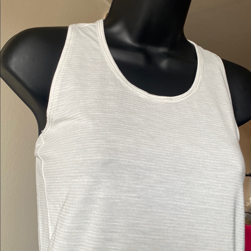 Tracksmith Horizon Tank - Picture 4 of 9